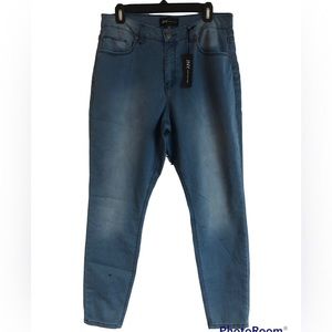 Jones New York Women’s jeans - size 14